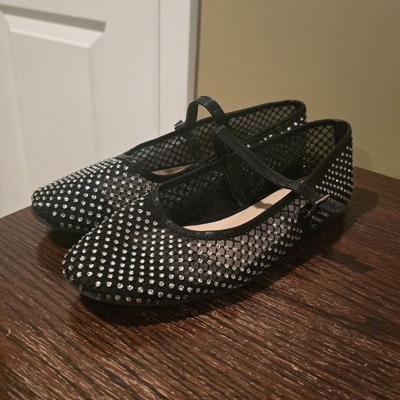 Cushionaire Black and Silver Women's Flats - Picture 2 of 3